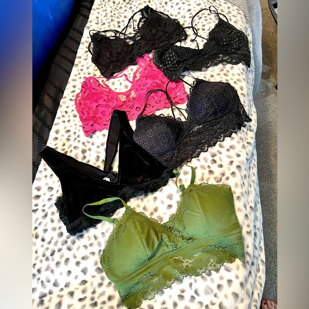 NWT Set of 7 bralettes